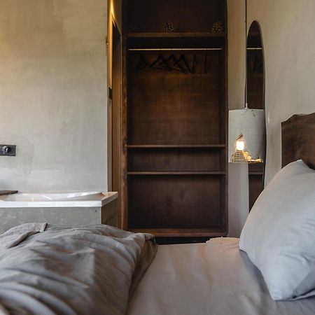 Exstasy Stays - Bathtub Rooms & Cafe - Your Romantic & Cozy Getaway - Thhpsociety - مكتزور المظهر الخارجي الصورة