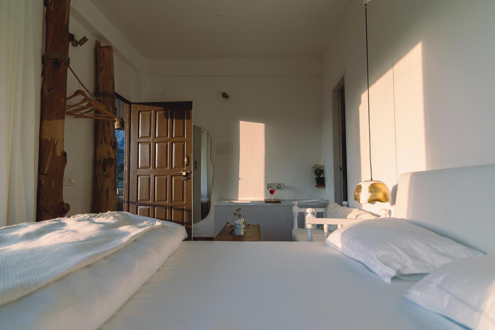 Exstasy Stays - Bathtub Rooms & Cafe - Your Romantic & Cozy Getaway - Thhpsociety - مكتزور المظهر الخارجي الصورة