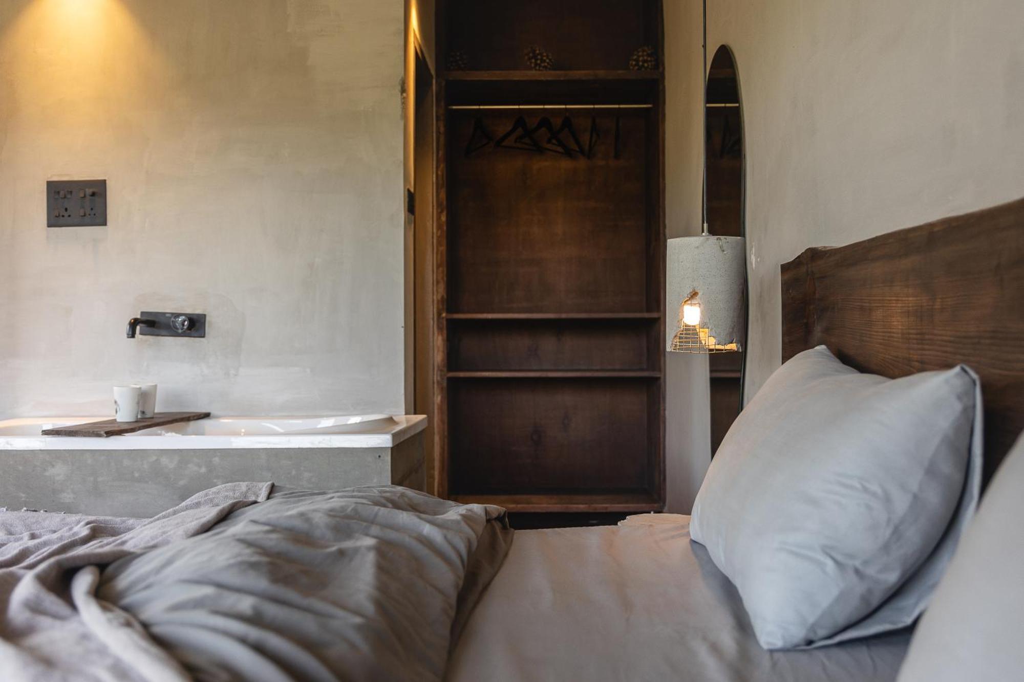 Exstasy Stays - Bathtub Rooms & Cafe - Your Romantic & Cozy Getaway - Thhpsociety - مكتزور المظهر الخارجي الصورة