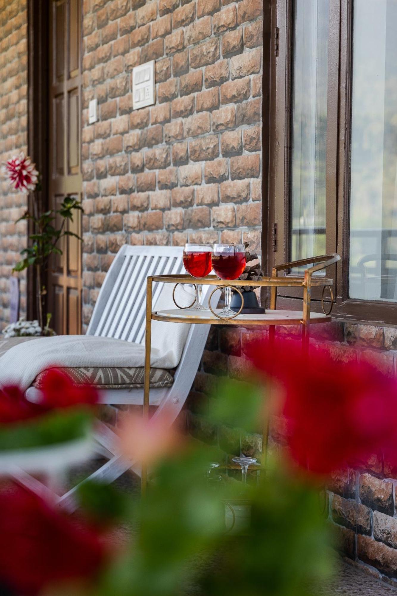 Exstasy Stays - Bathtub Rooms & Cafe - Your Romantic & Cozy Getaway - Thhpsociety - مكتزور المظهر الخارجي الصورة